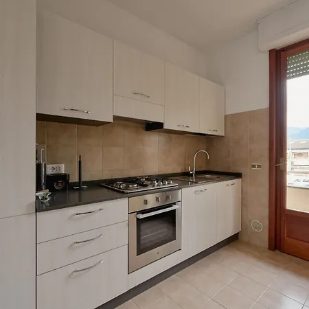 Guesthost - Casa Del Sole Comfy Flat With Parking Lejlighed *