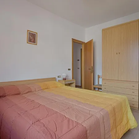 Guesthost - Casa Del Sole Comfy Flat With Parking Lejlighed *