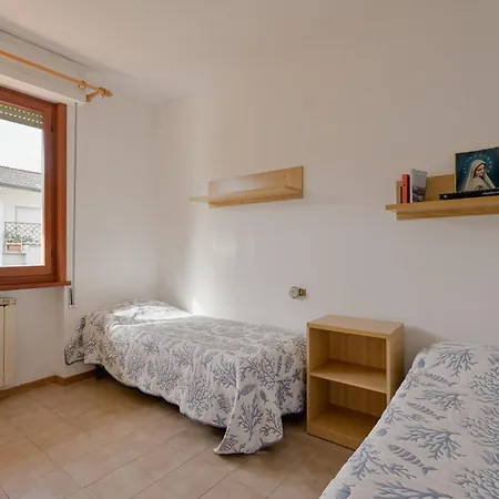 Guesthost - Casa Del Sole Comfy Flat With Parking Lejlighed Marina di Massa