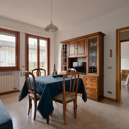 Apartment Guesthost - Casa Del Sole Comfy Flat With Parking *