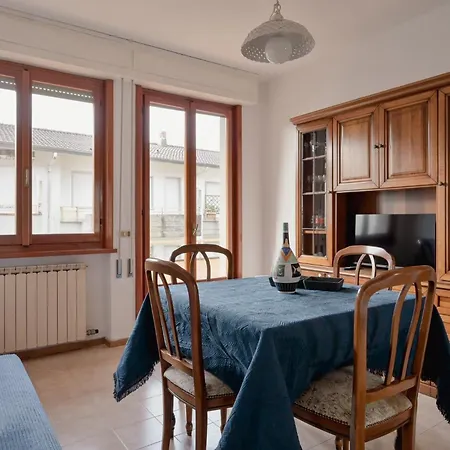 Guesthost - Casa Del Sole Comfy Flat With Parking Lejlighed