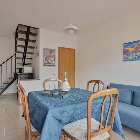 Apartment Guesthost - Casa Del Sole Comfy Flat With Parking