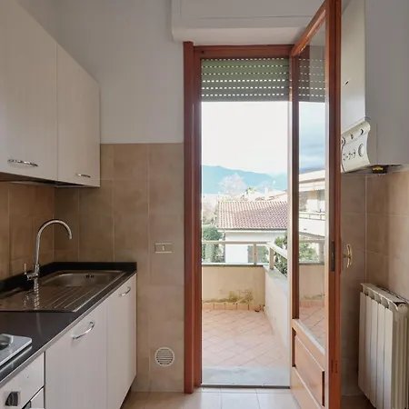 Guesthost - Casa Del Sole Comfy Flat With Parking * Marina di Massa