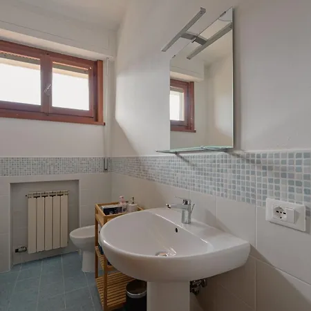 Guesthost - Casa Del Sole Comfy Flat With Parking *