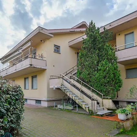 Guesthost - Casa Del Sole Comfy Flat With Parking